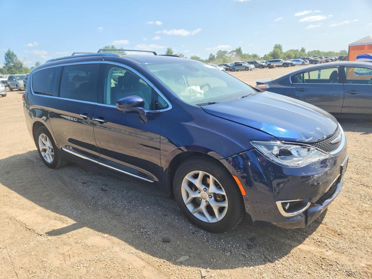 2017 Chrysler Pacifica Touring L Plus - Фото 4