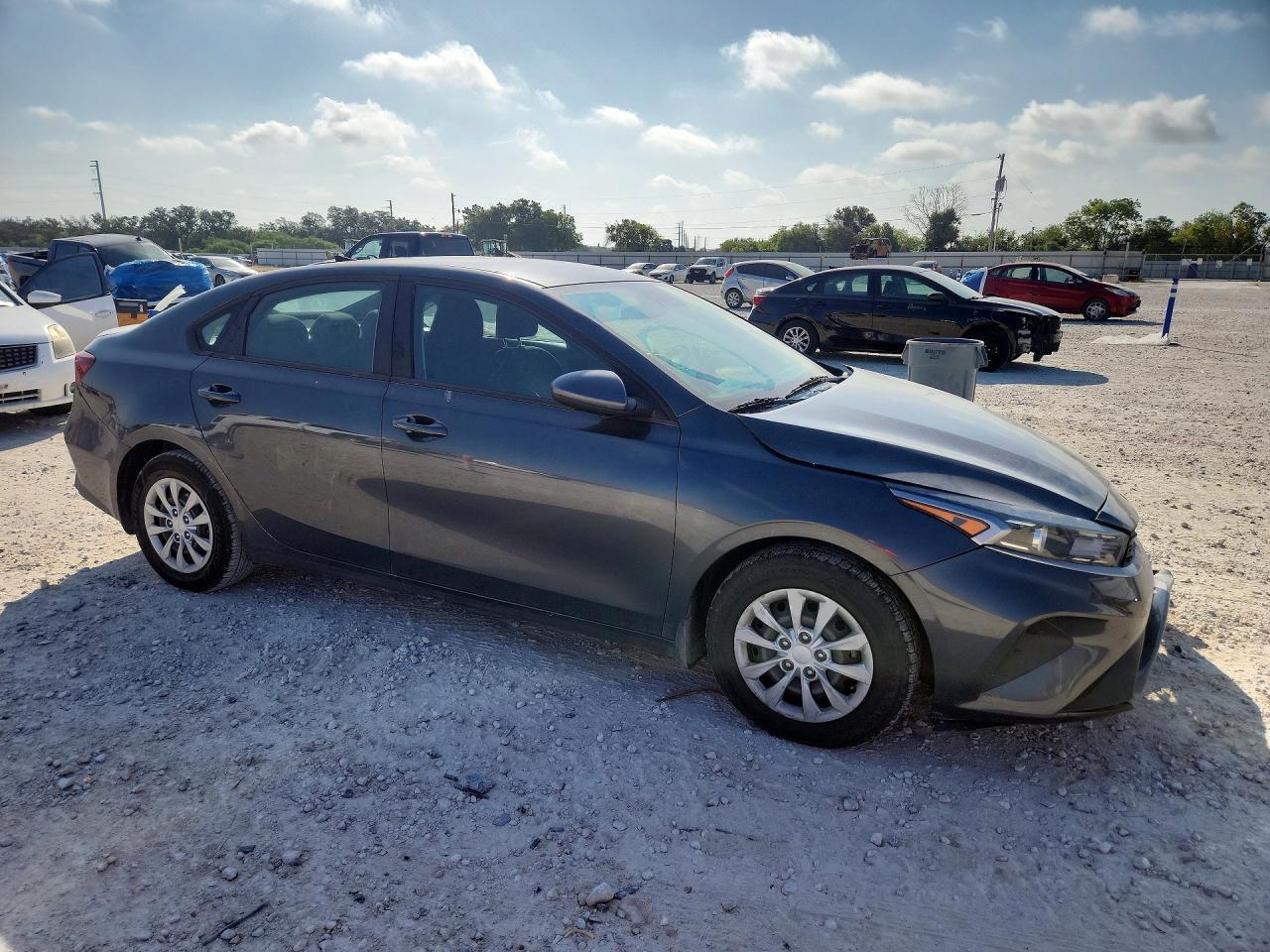 2022 Kia Forte Fe - Image 4