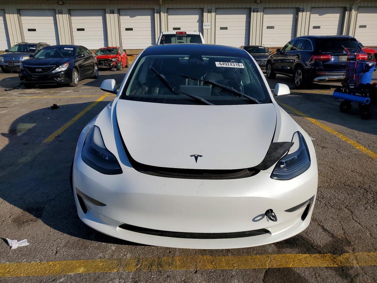 2023 Tesla Model 3 - Фото 5