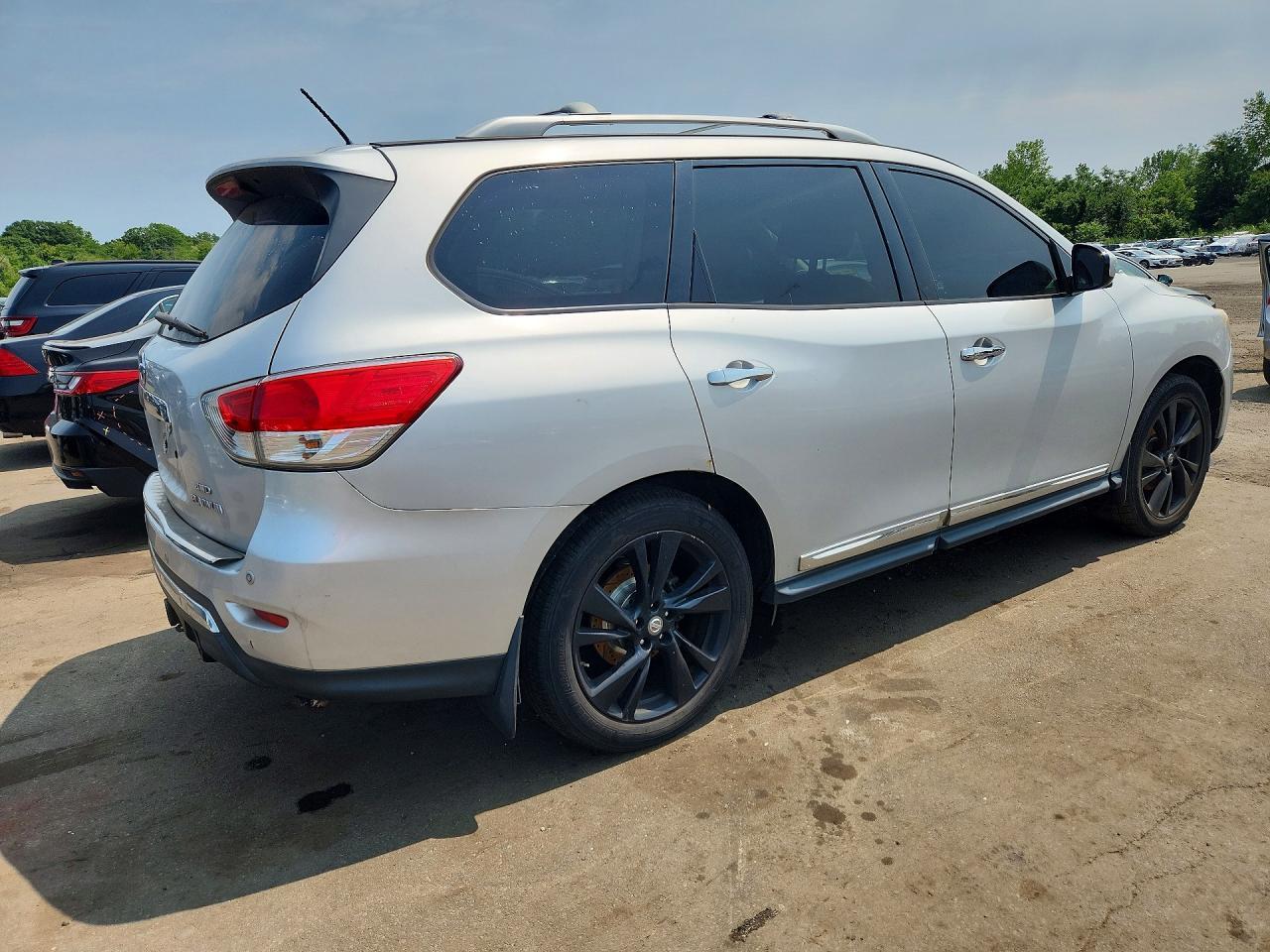 2014 Nissan Pathfinder S - Фото 3