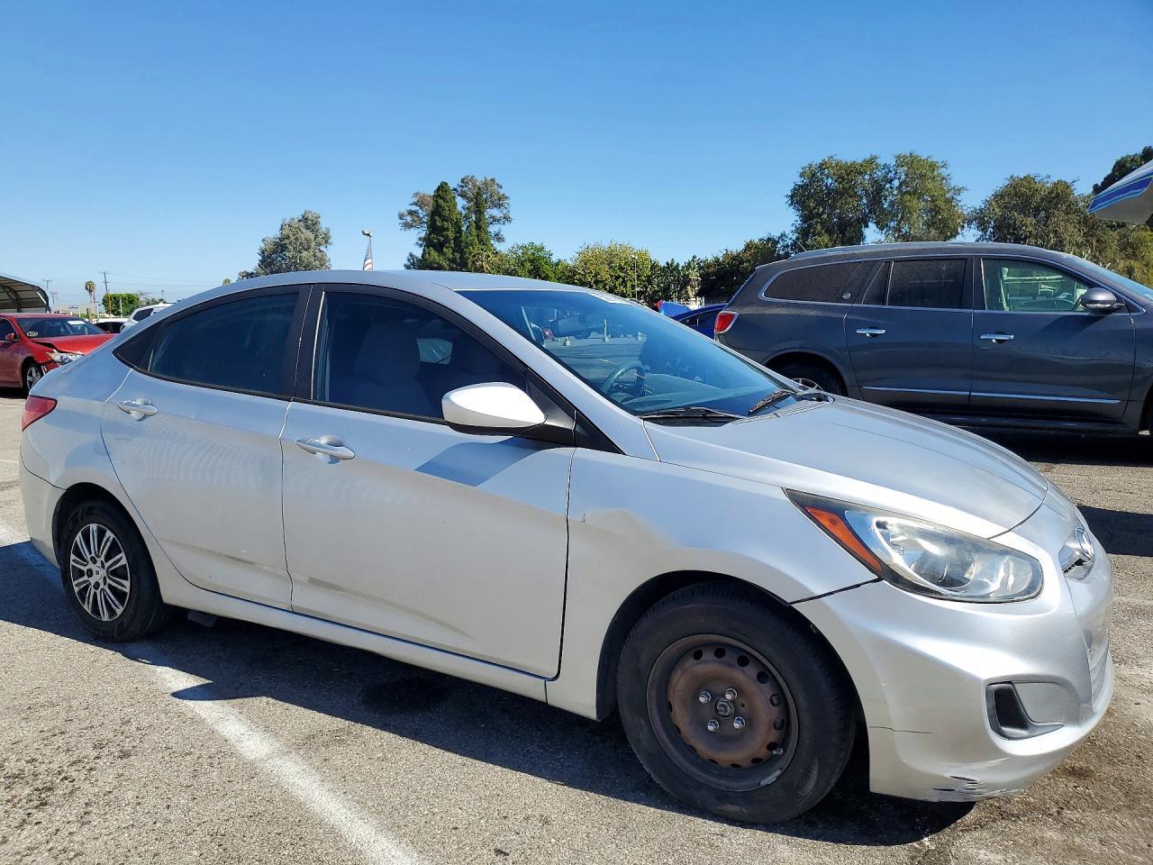 2012 Hyundai Accent Gls - Image 4