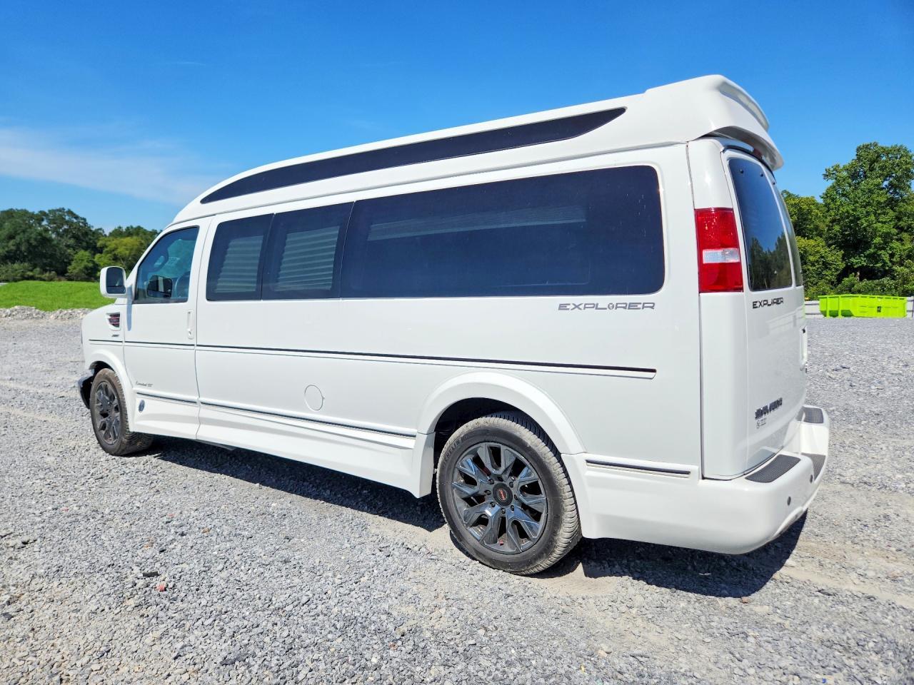2025 GMC Savana G2500 - Фото 2