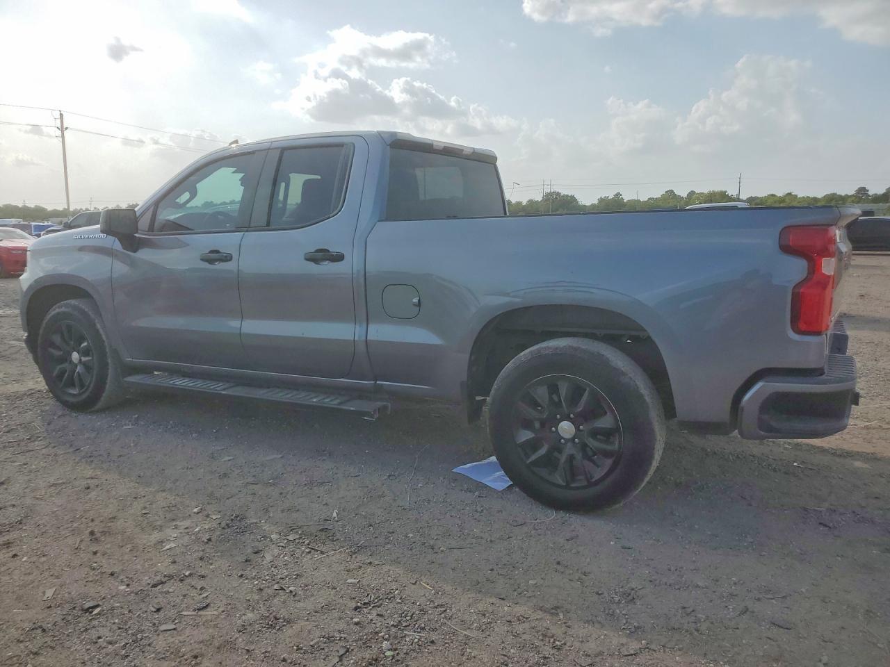 2020 Chevrolet Silverado C1500 Custom - Фото 2