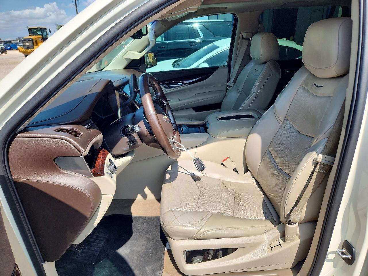2015 Cadillac Escalade Luxury - Image 7