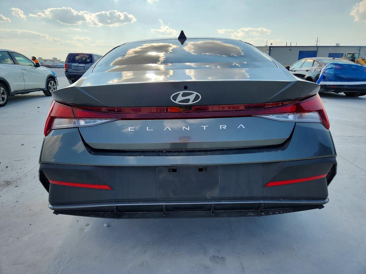 2024 Hyundai Elantra Sel - Image 6