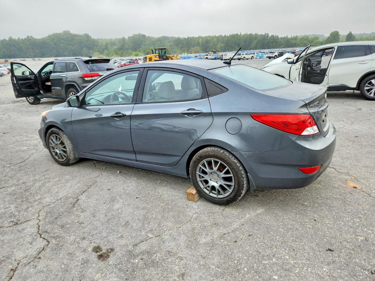 2013 Hyundai Accent Gls - Фото 2