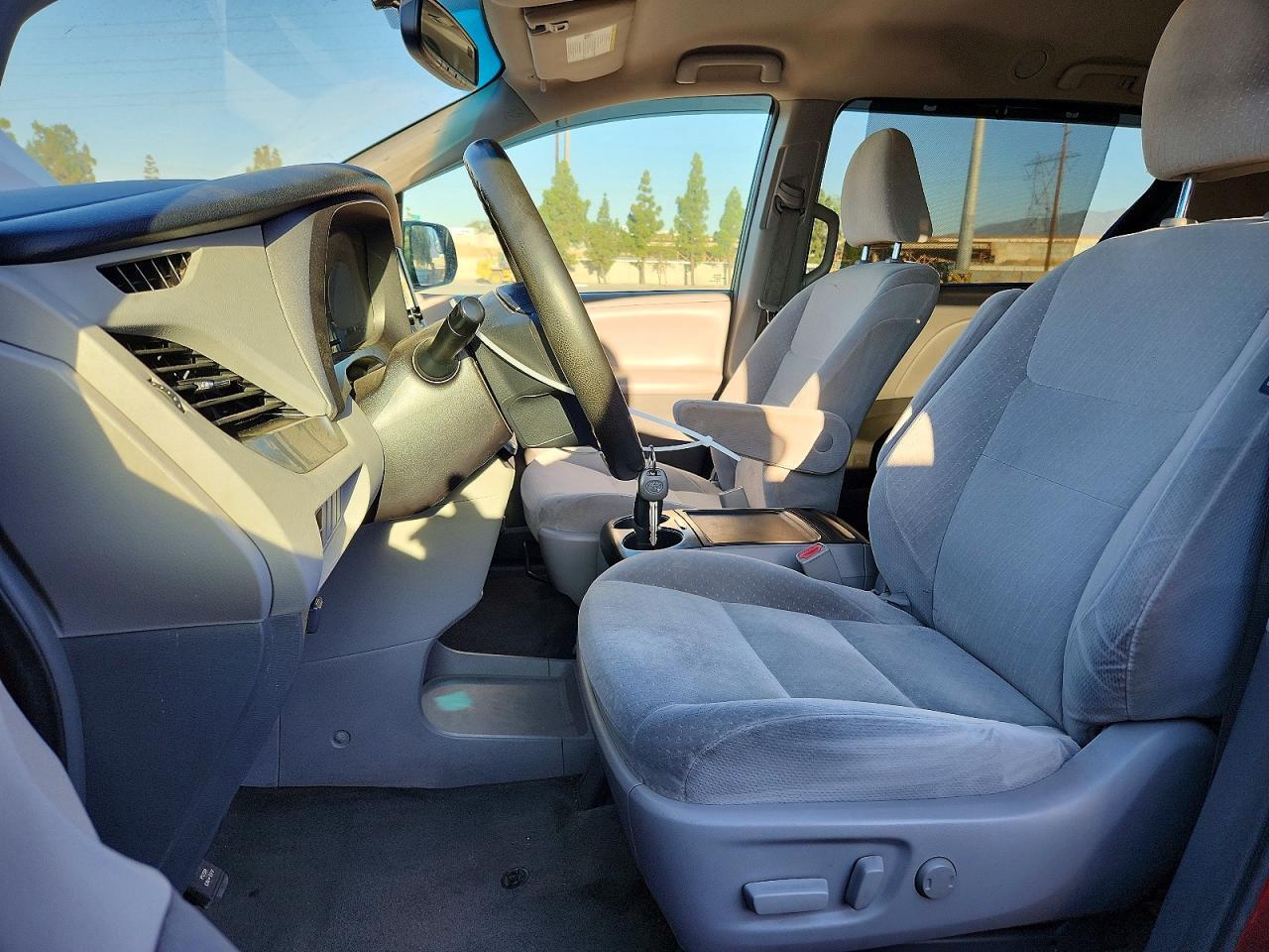 2017 Toyota Sienna Le 8-Passenger - Фото 7