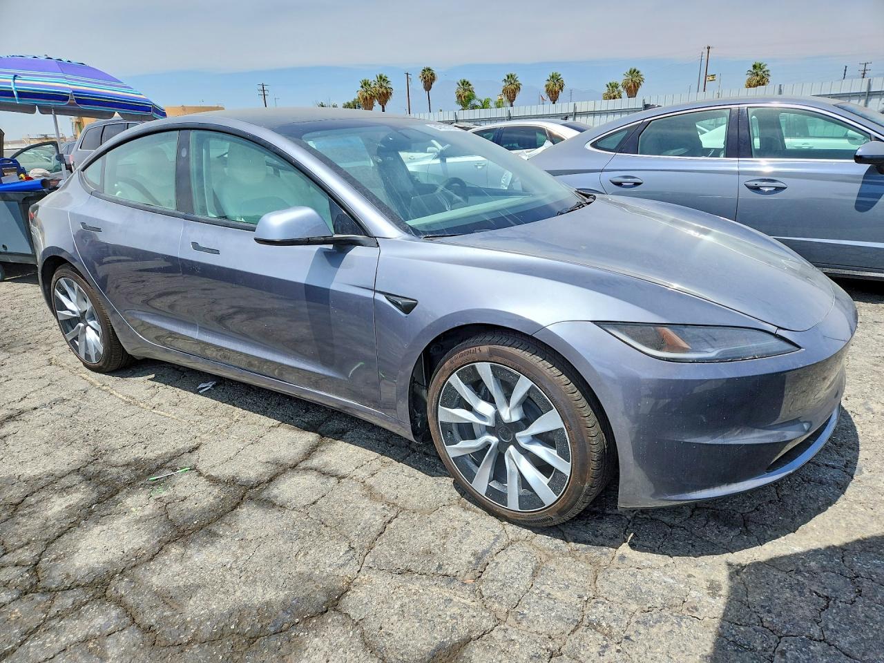 2025 Tesla Model 3 - Фото 4