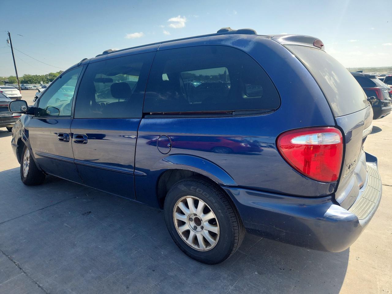 2001 Chrysler Town & Country Ex - Фото 2