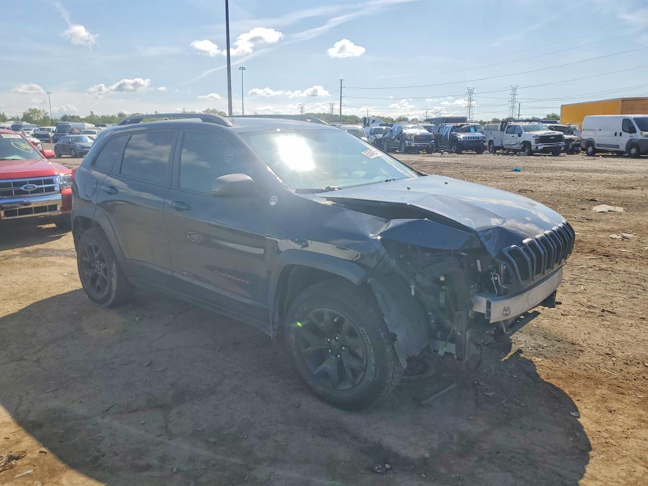 2016 Jeep Cherokee Trailhawk - Image 4