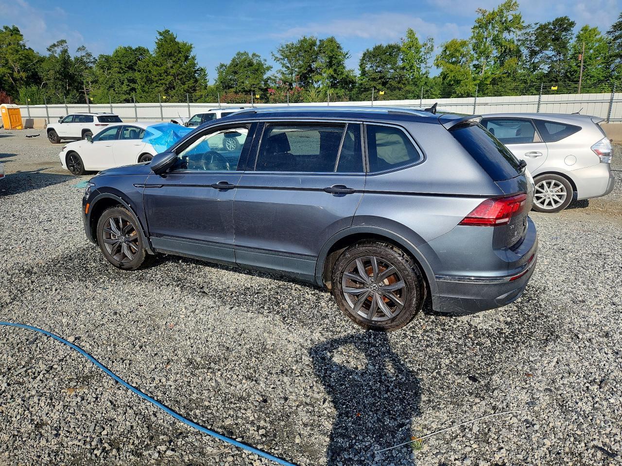 2022 Volkswagen Tiguan Se - Фото 2