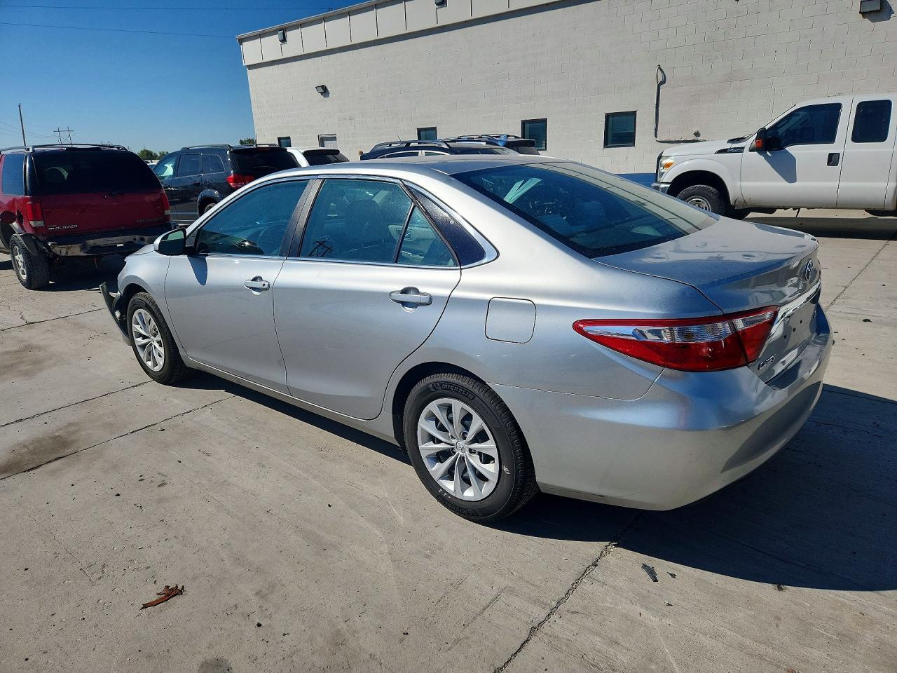 2016 Toyota Camry Le - Фото 2