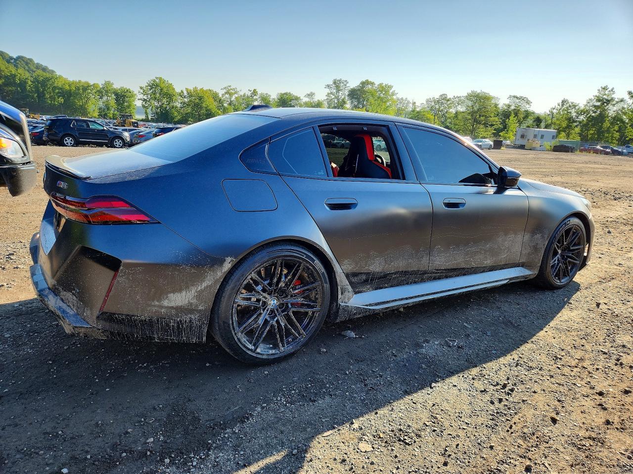 2025 BMW M5 - Фото 3