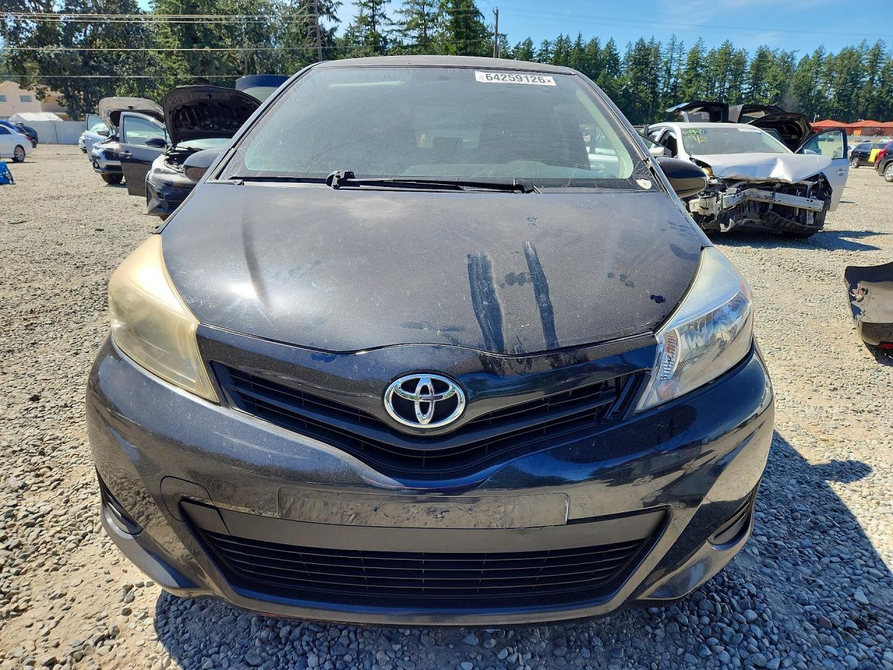 2012 Toyota Yaris 3-Door Le - Фото 5