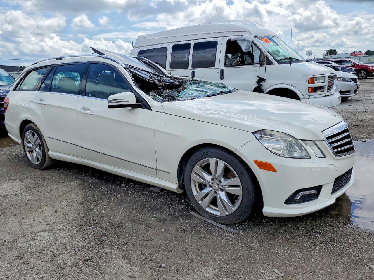 2011 Mercedes-Benz E 350 4Matic Wagon - Фото 4