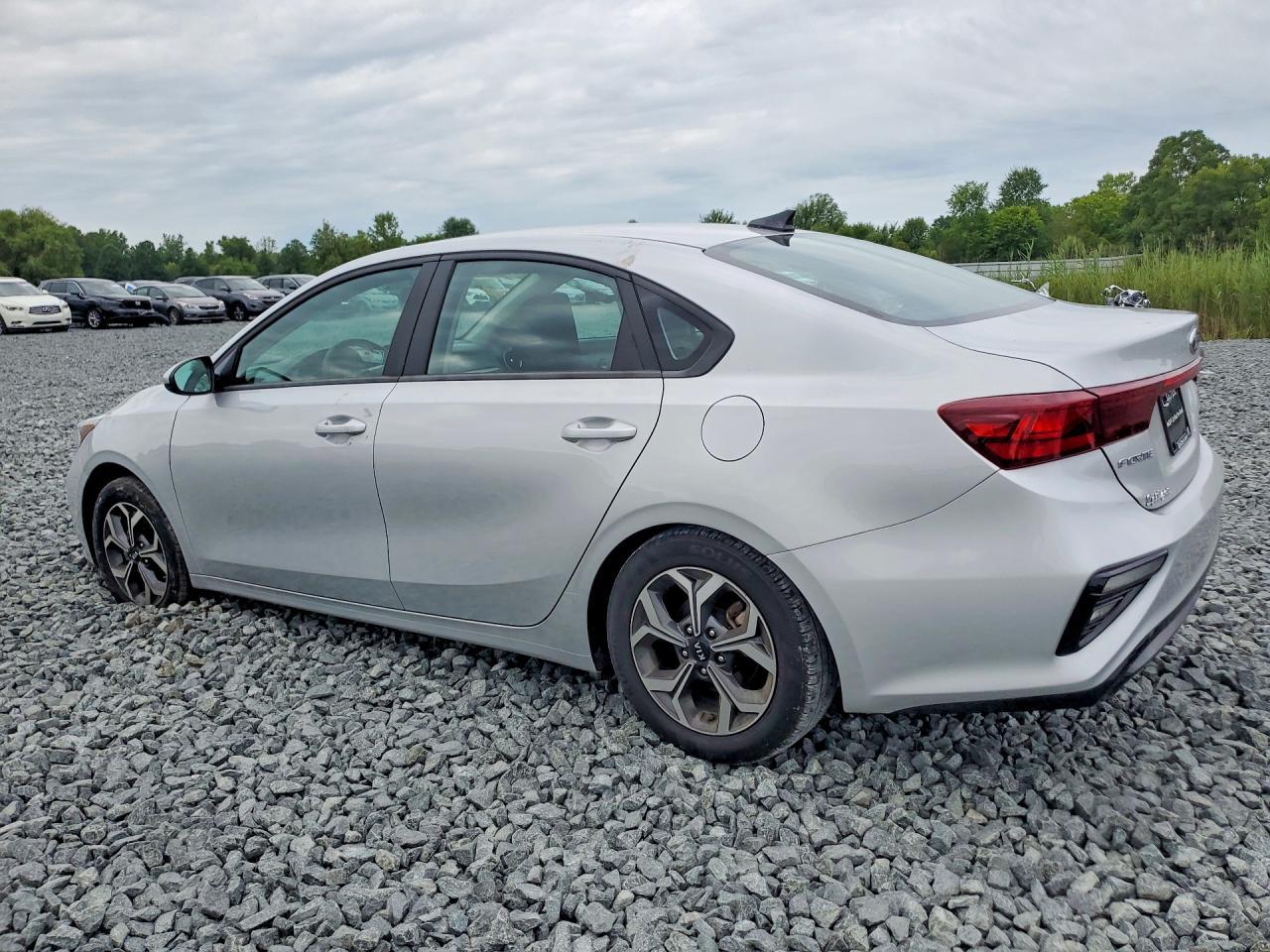 2021 Kia Forte Lxs - Фото 2