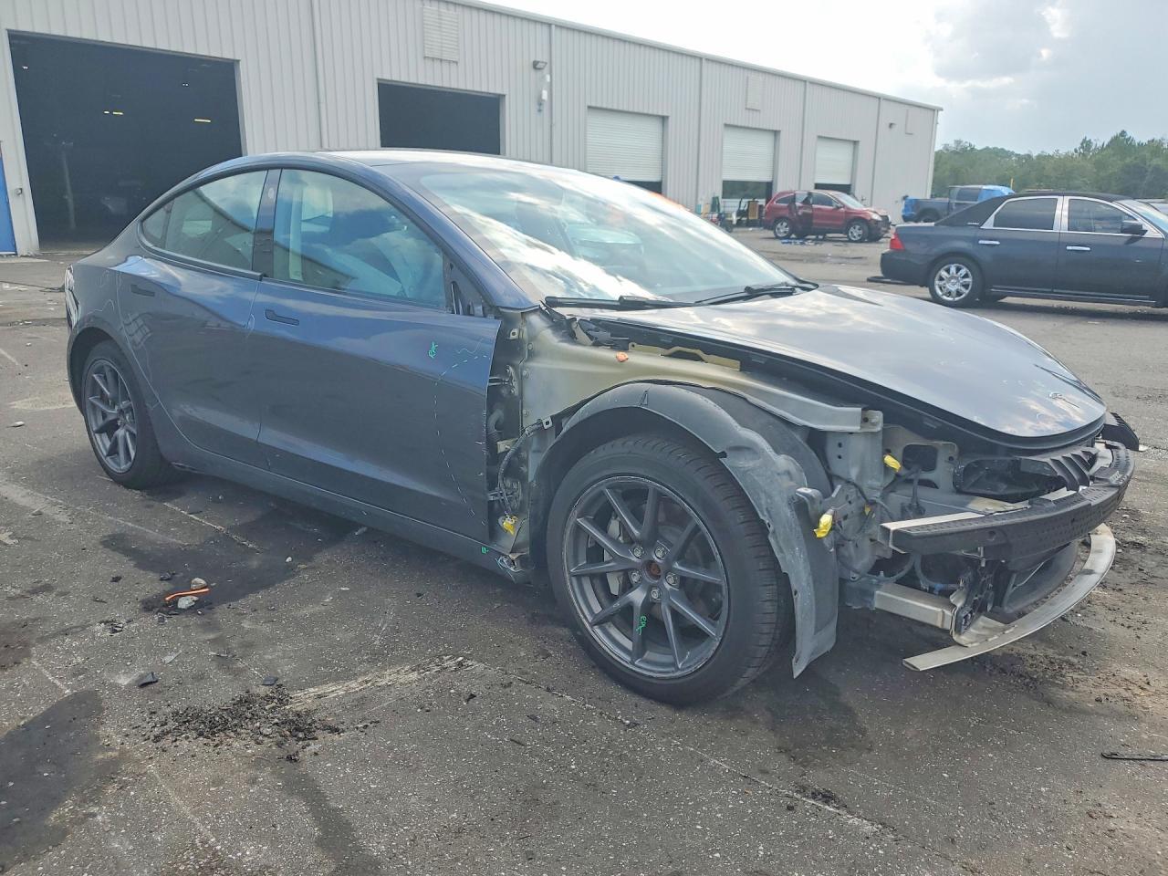 2022 Tesla Model 3 - Image 4