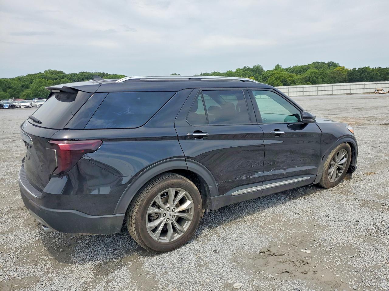 2023 Ford Explorer Limited - Image 3