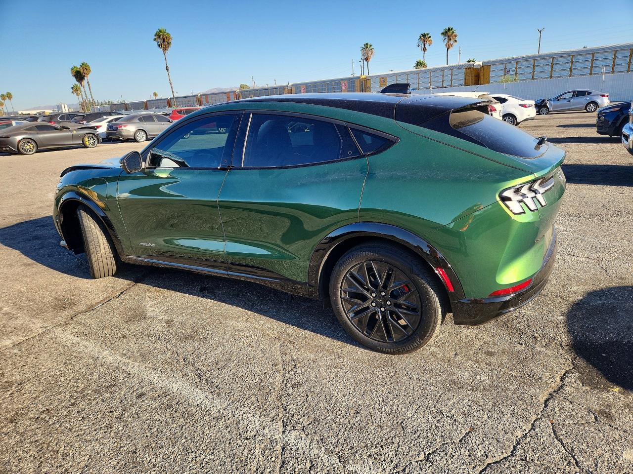 2025 Ford Mustang Mach-E Premium - Фото 2