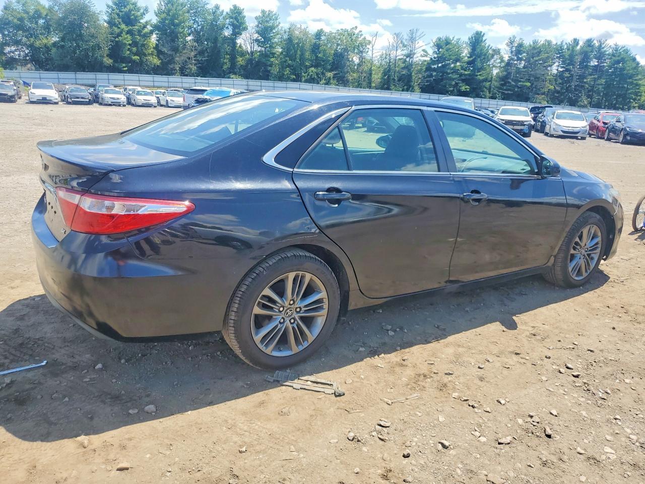 2017 Toyota Camry Se - Фото 3