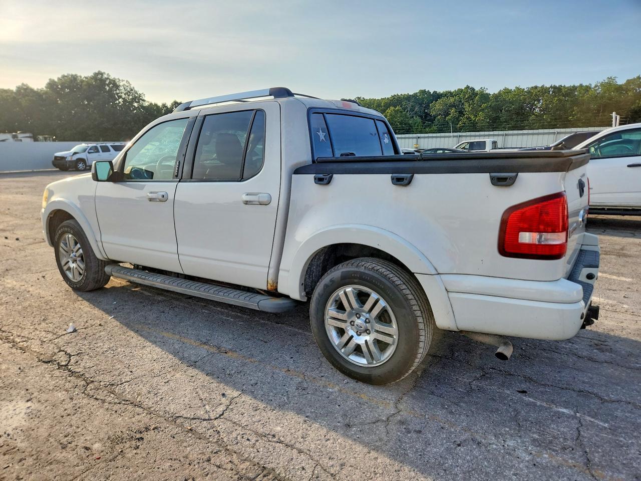 2010 Ford Explorer Sport Trac Limited - Фото 2
