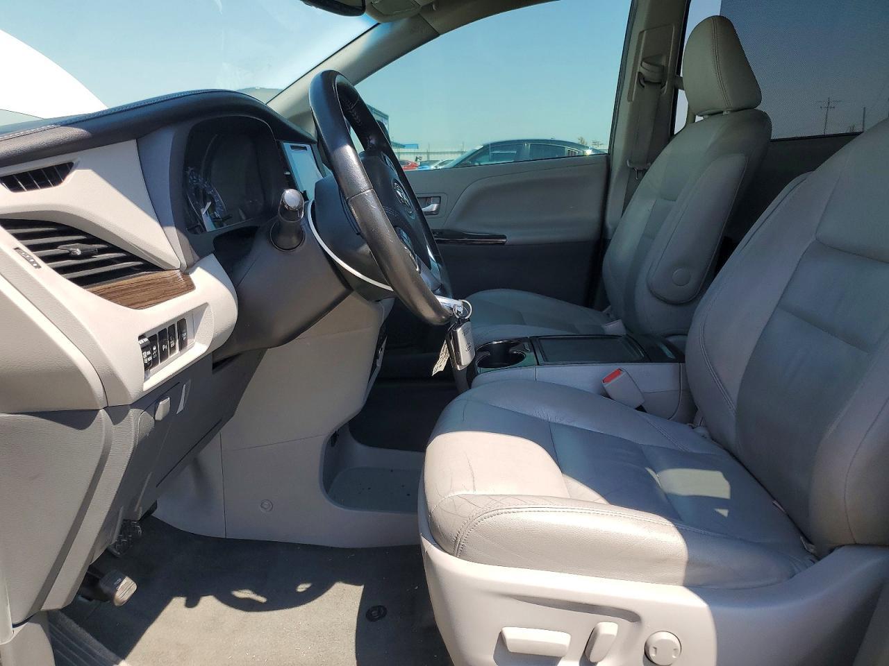 2016 Toyota Sienna Xle Premium 8-Passenger - Фото 7