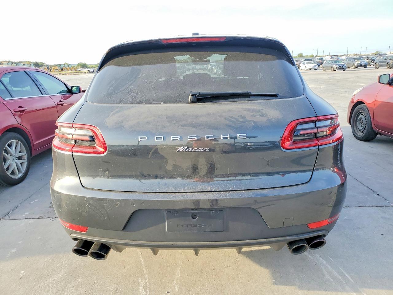 2018 Porsche Macan Macan - Image 6