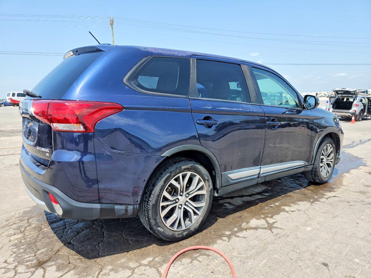 2016 Mitsubishi Outlander Se - Фото 3