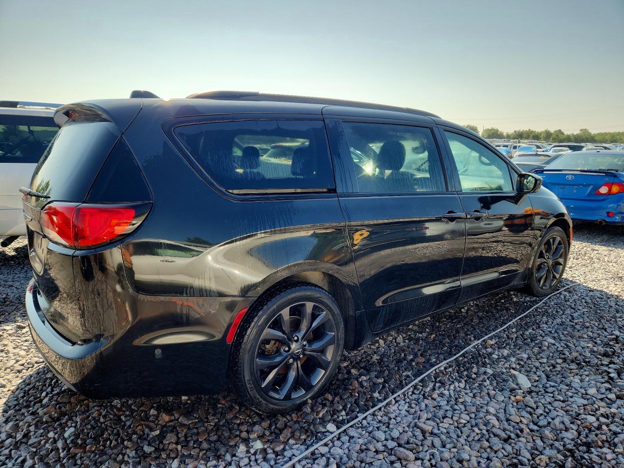 2020 Chrysler Pacifica Touring L - Фото 3