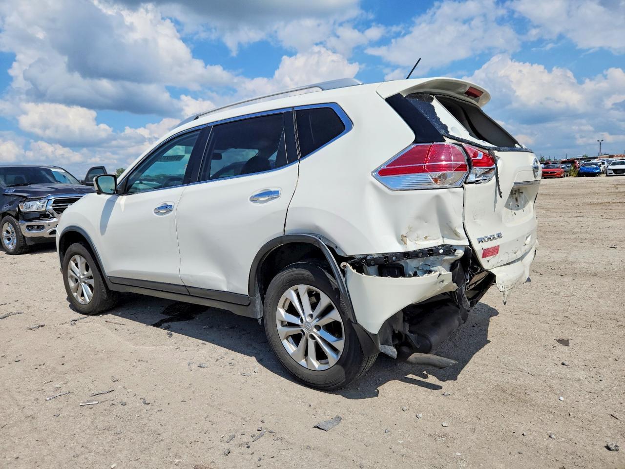 2016 Nissan Rogue Sv - Image 2