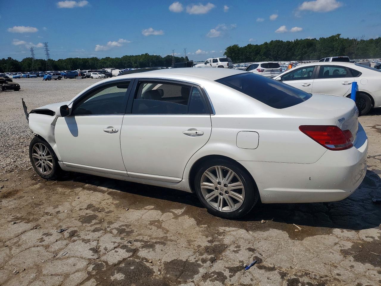 2007 Toyota Avalon Limited - Image 2