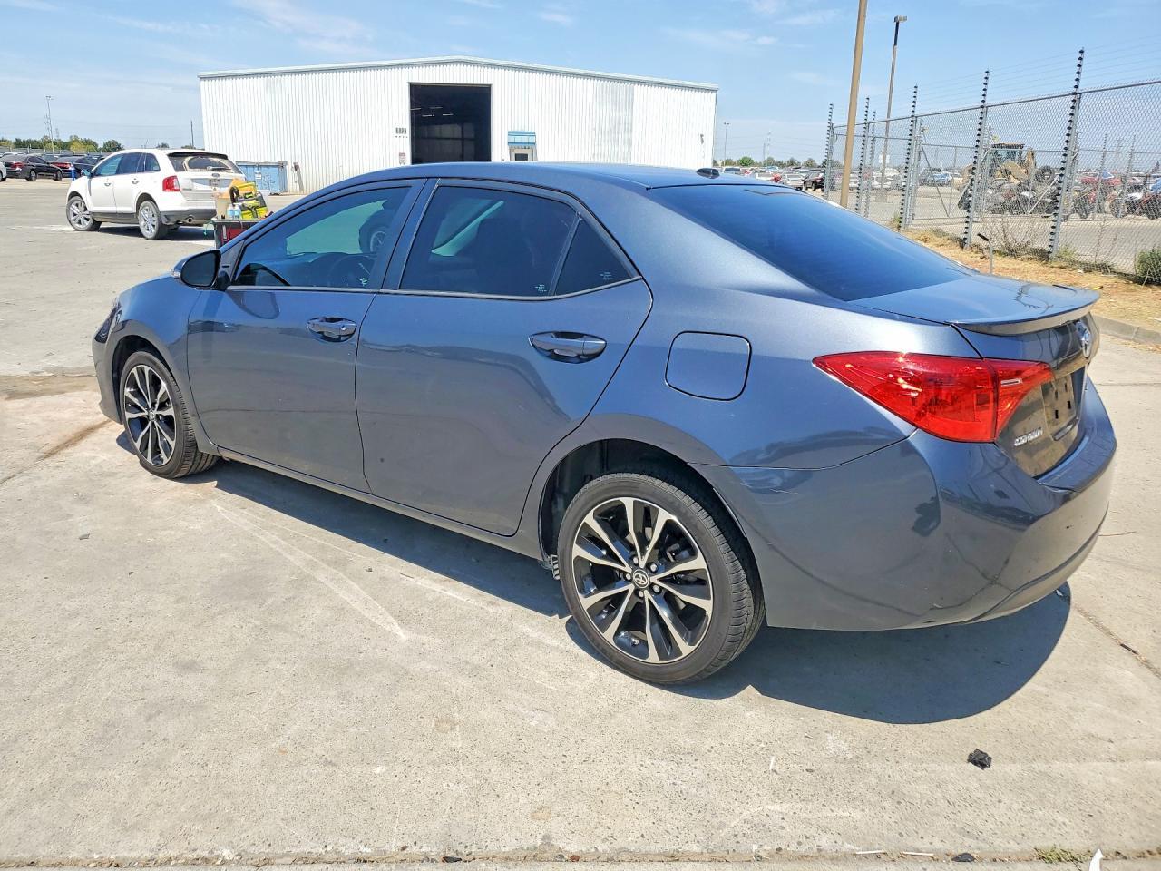 2017 Toyota Corolla Se - Фото 2