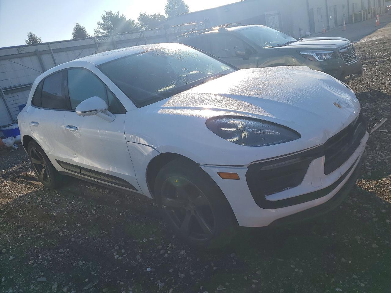 2022 Porsche Macan - Image 4