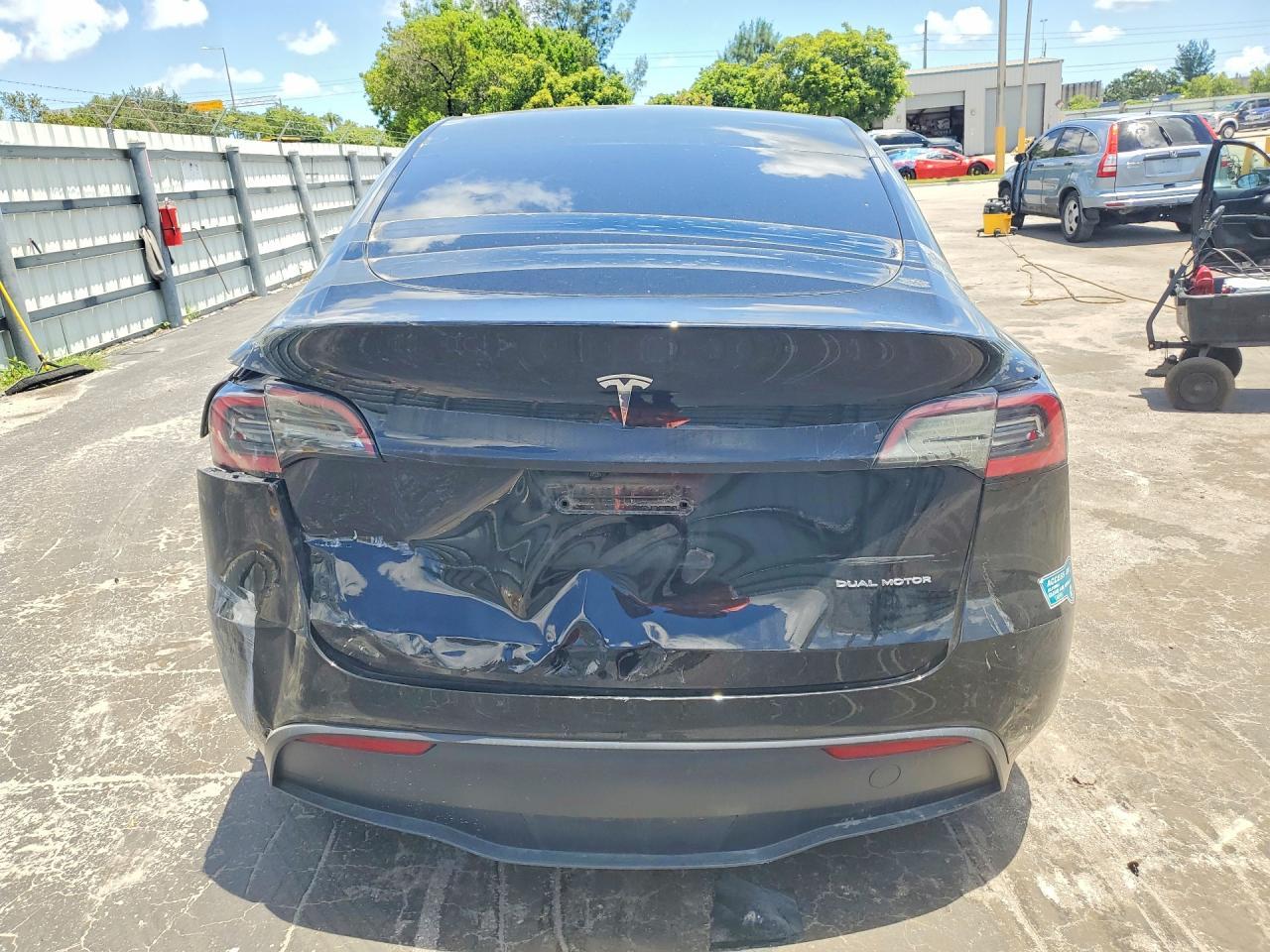 2024 Tesla Model Y - Фото 6
