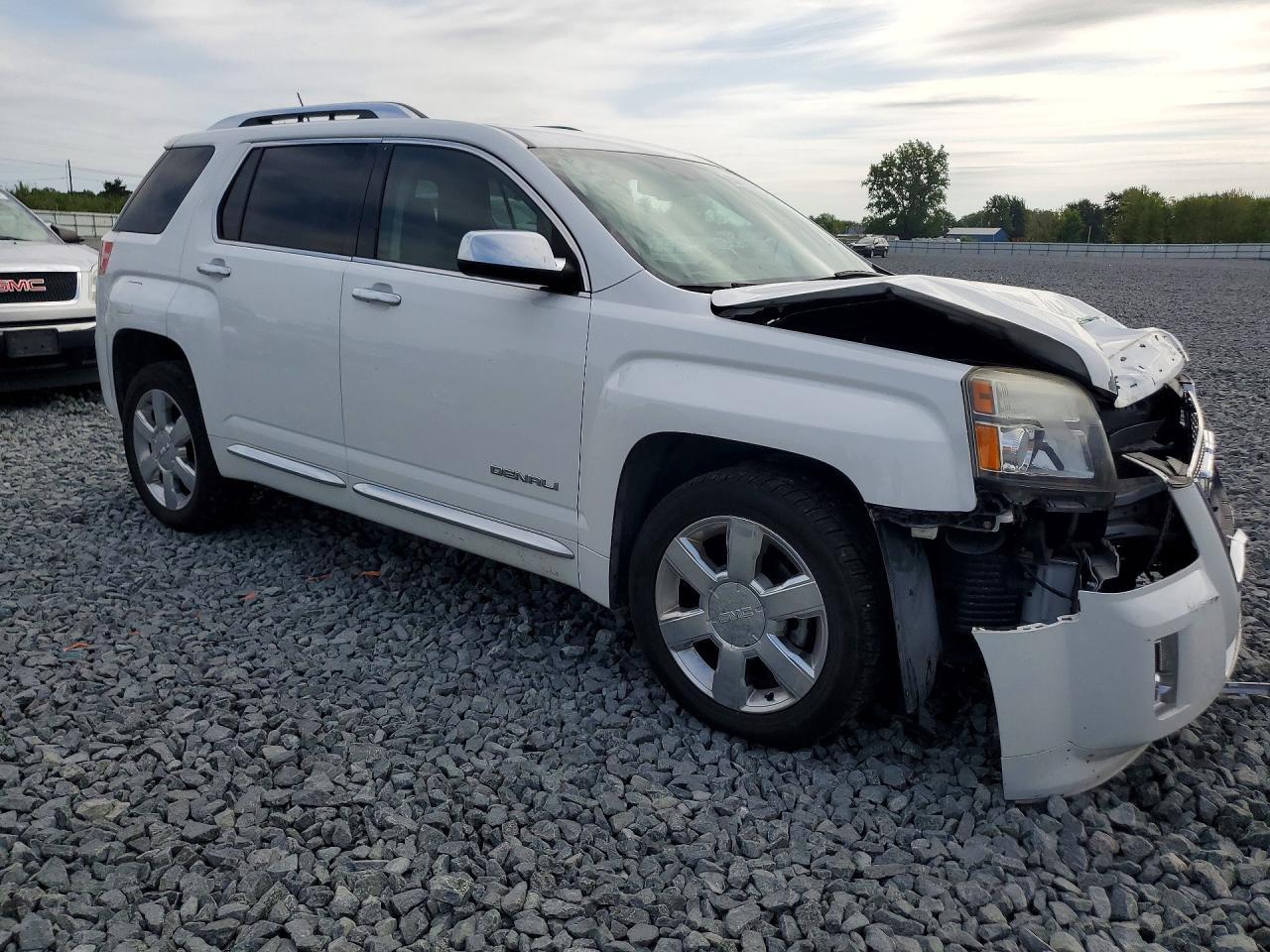 2015 GMC Terrain Denali - Image 4