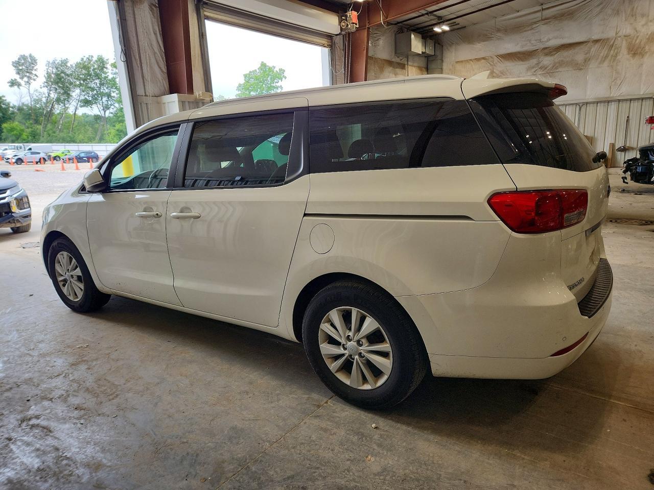 2016 Kia Sedona Lx - Фото 2