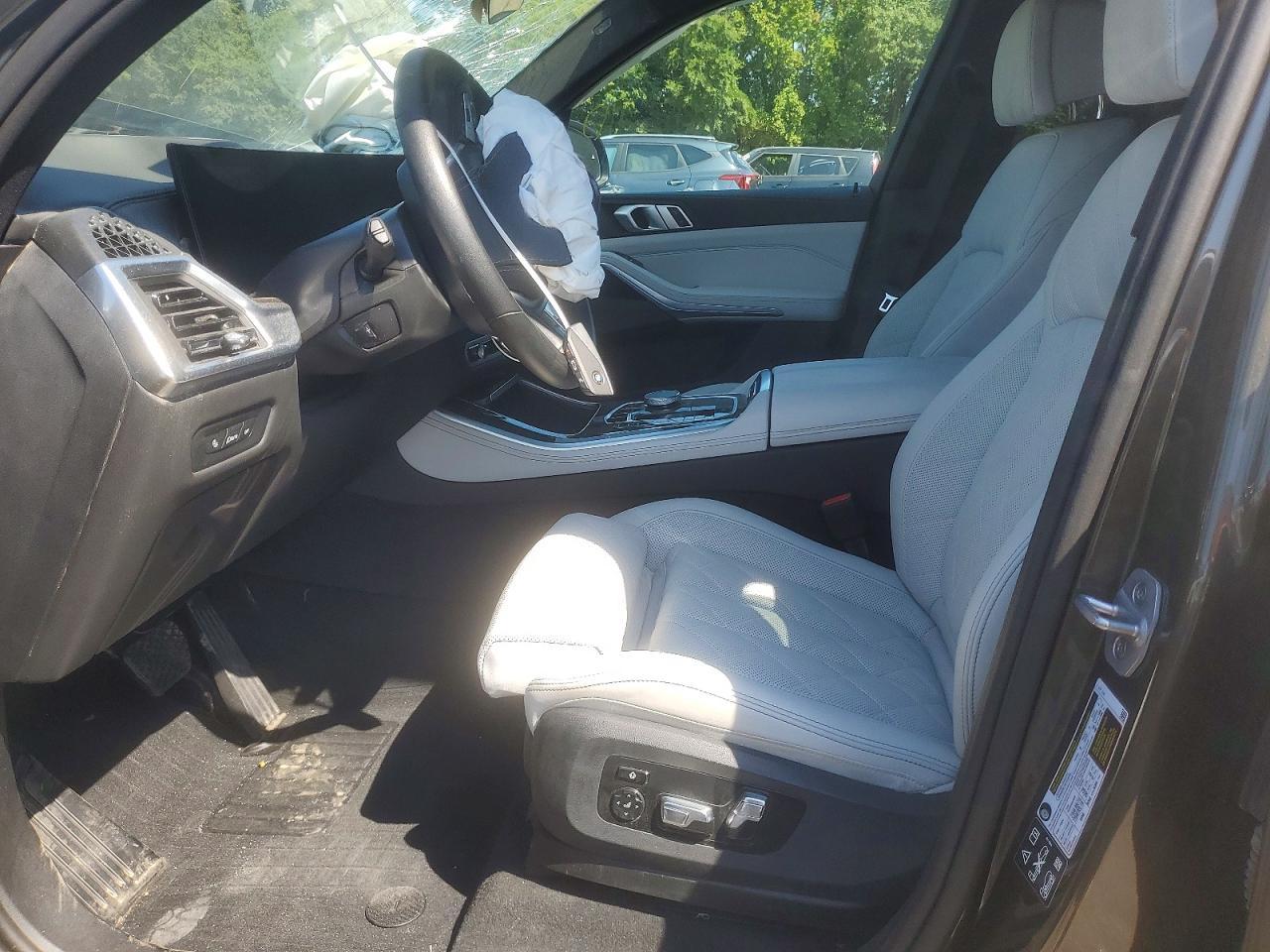 2025 BMW X5 xDrive40I - Фото 7