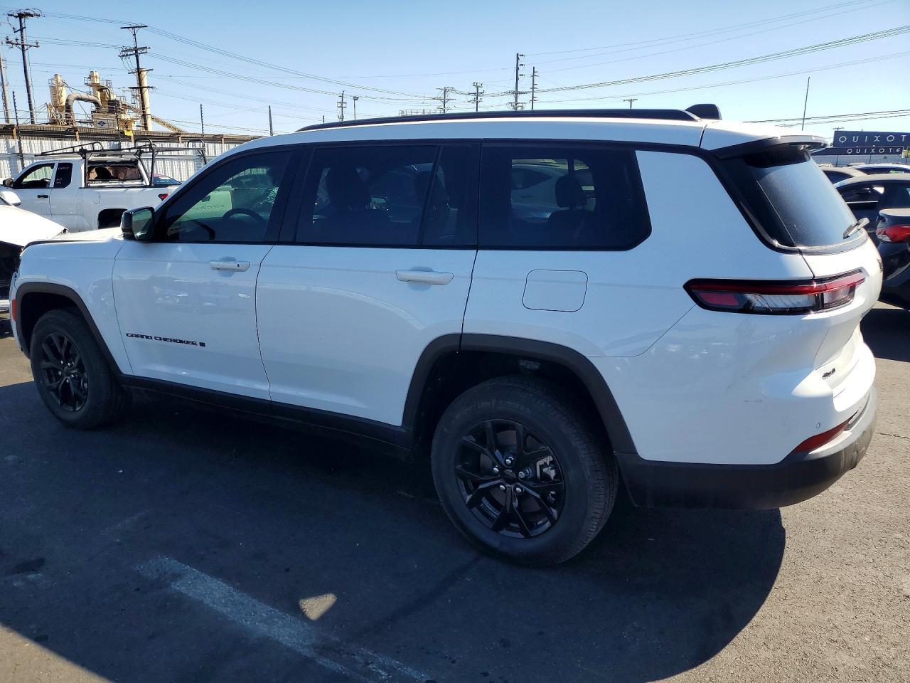 2024 Jeep Grand Cherokee L Laredo - Image 2