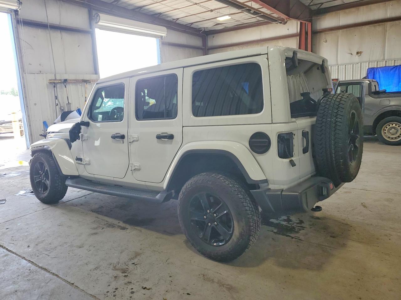 2022 Jeep Wrangler Unlimited Sahara - Фото 2