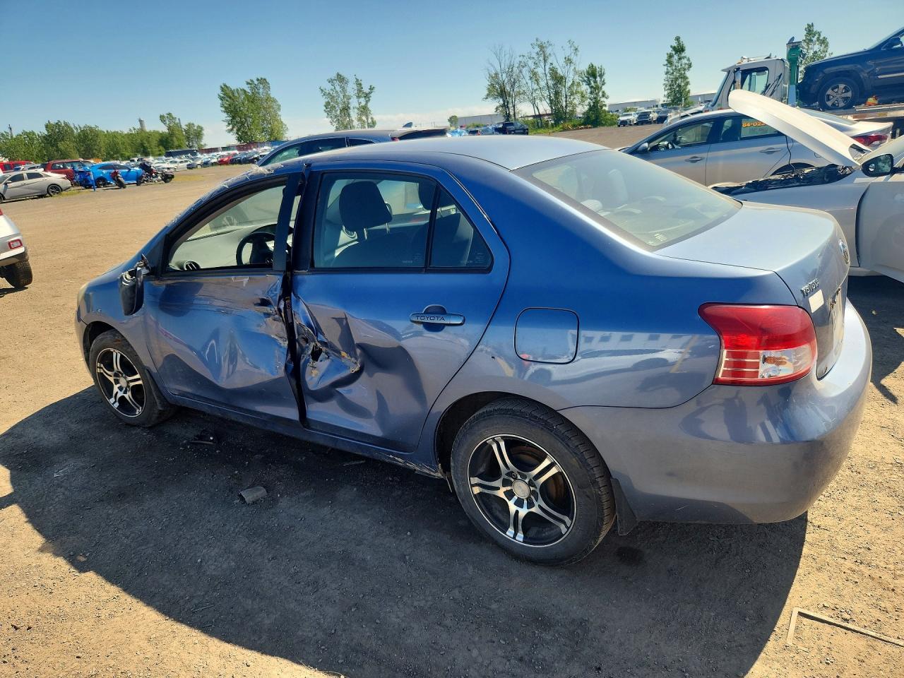 2011 Toyota Yaris Base - Image 2