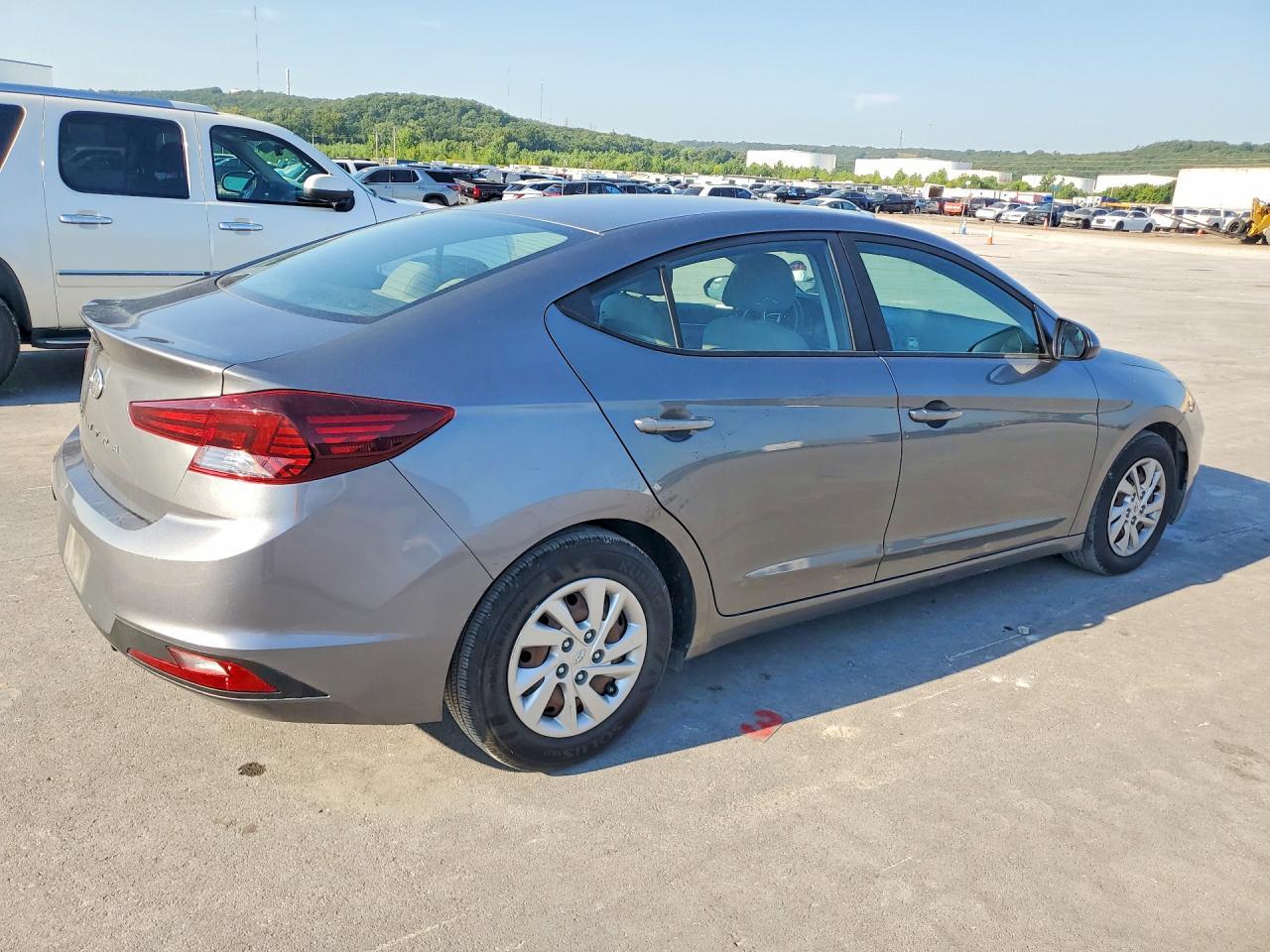 2019 Hyundai Elantra Se - Фото 3