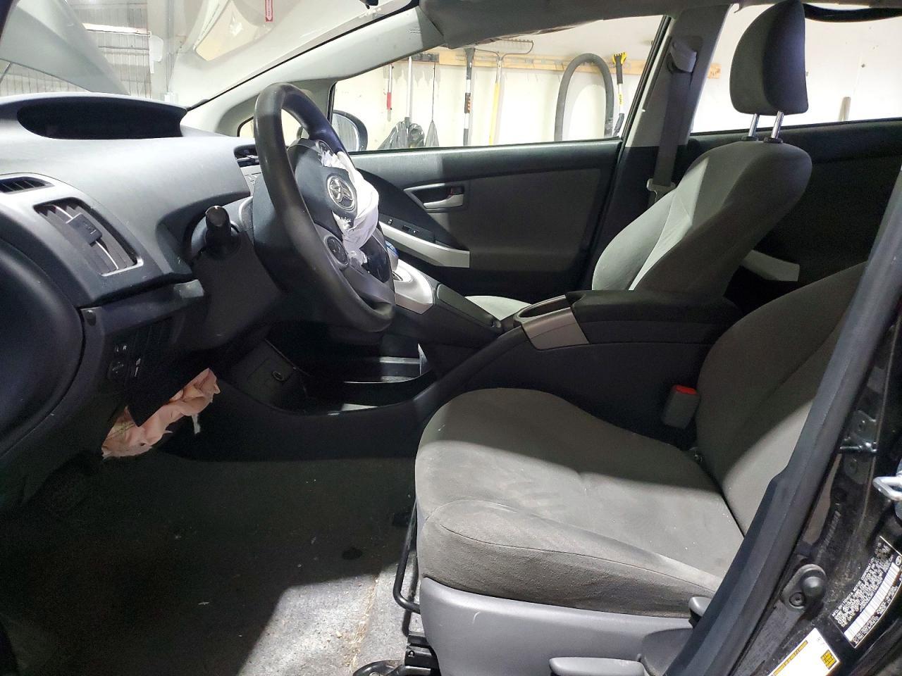2015 Toyota Prius Two - Фото 7