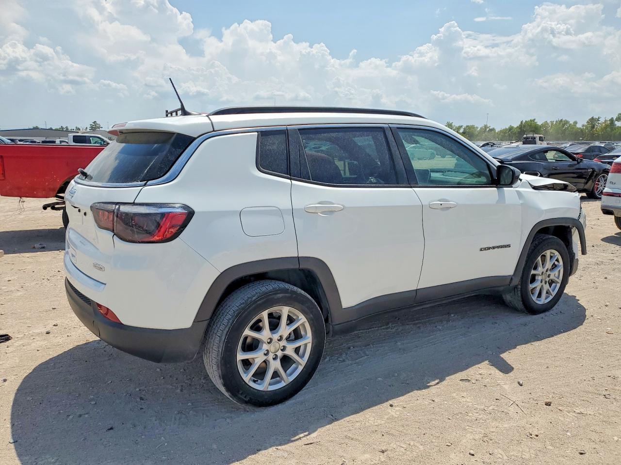 2025 Jeep Compass Latitude - Фото 3