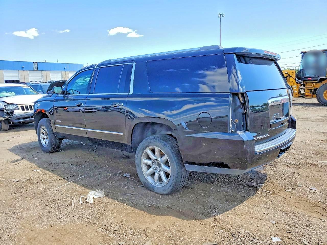 2017 GMC Yukon Xl Denali - Image 2