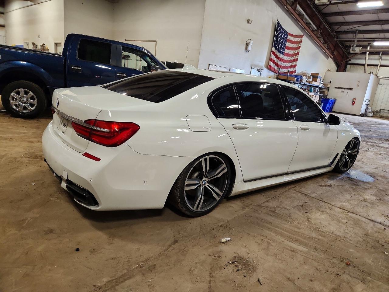 2017 BMW 740 I - Фото 3