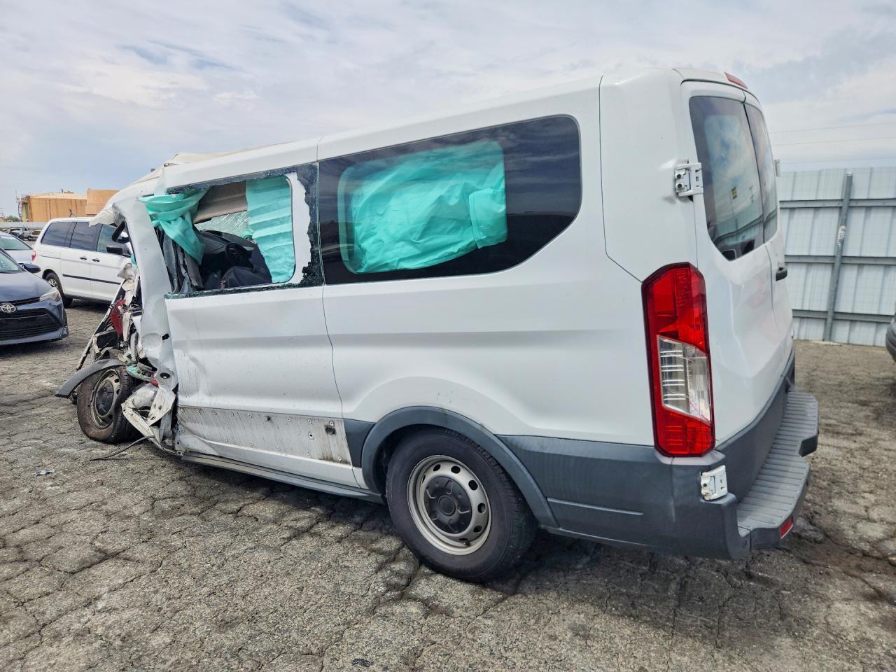 2015 Ford Transit T-150 - Фото 2