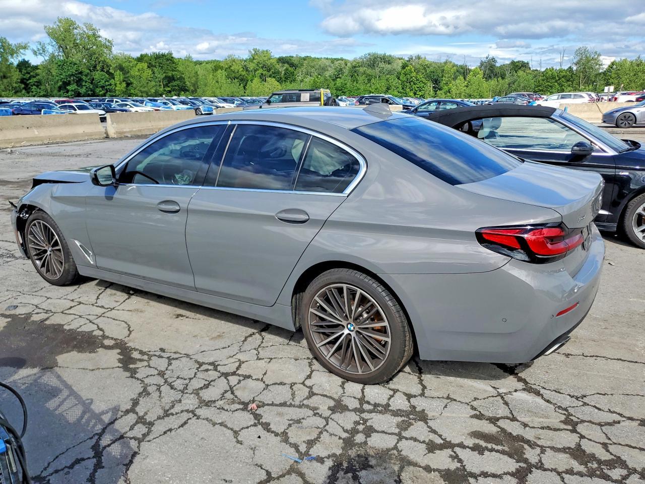 2021 BMW 530 Xi - Фото 2