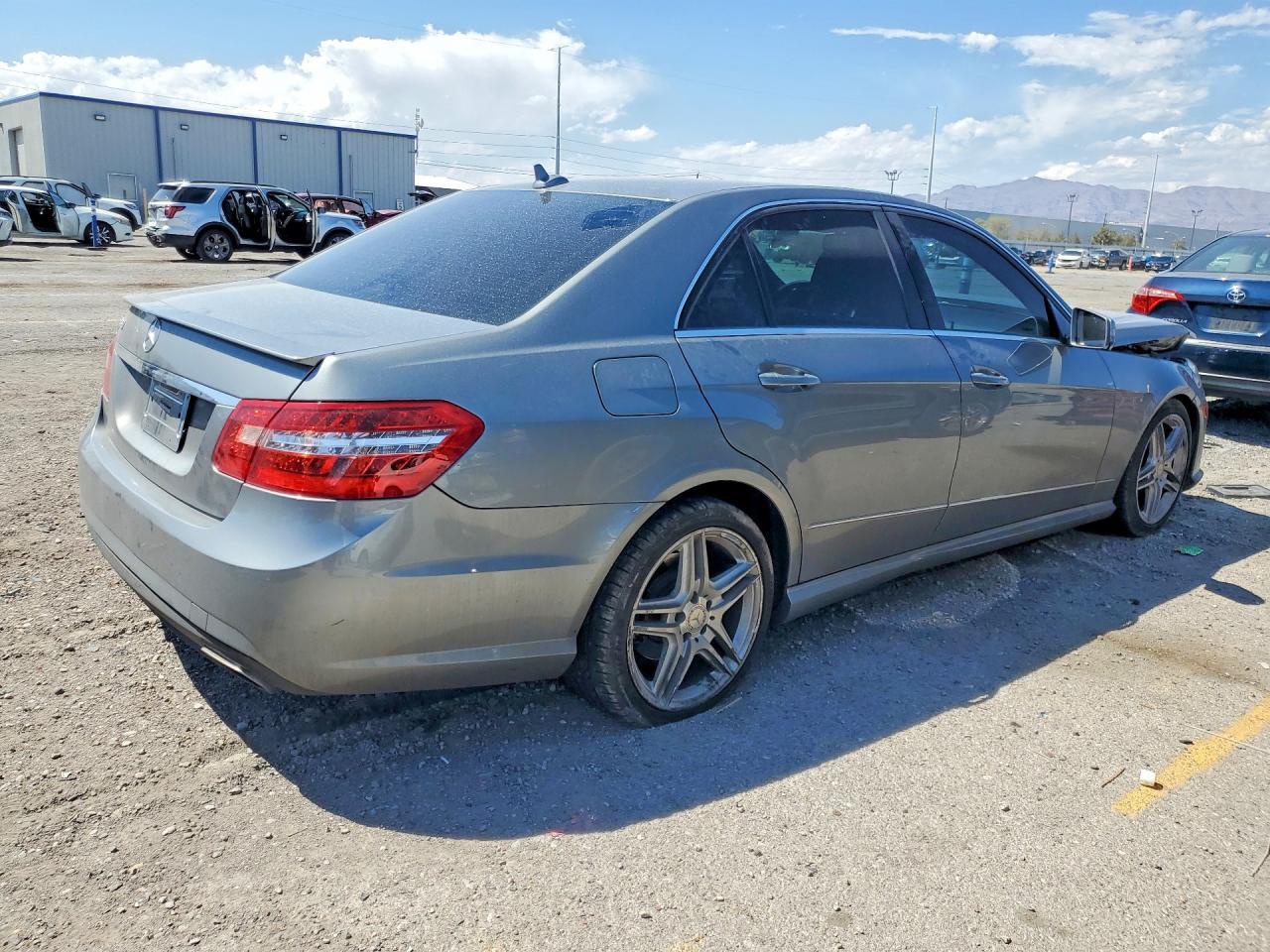 2011 Mercedes-Benz E 350 - Фото 3