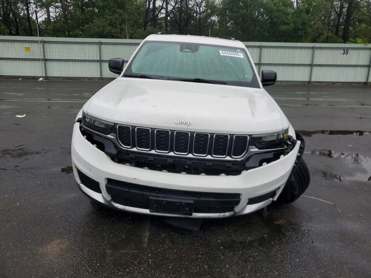 2021 Jeep Grand Cherokee L Laredo - Image 5