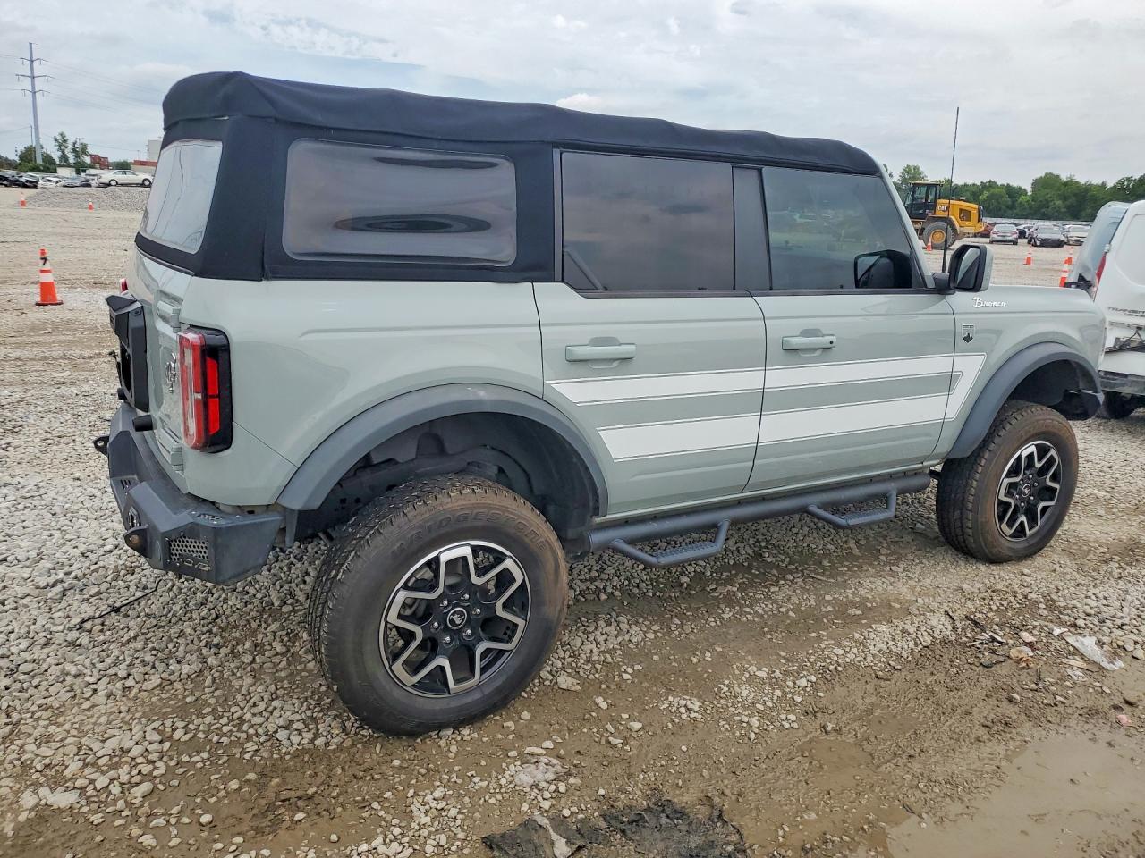 2021 Ford Bronco Base - Image 3